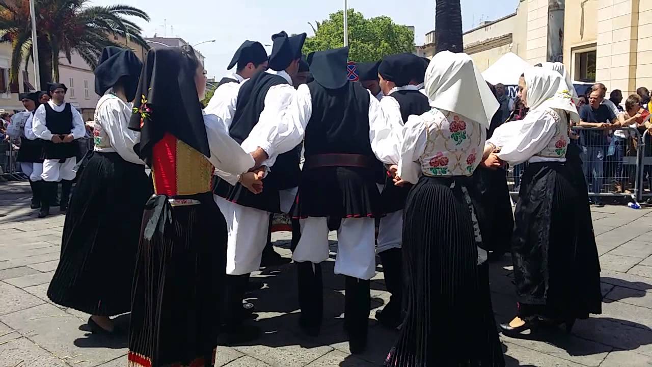 Gruppo folk di Padru - Cavalcata Sarde 2014