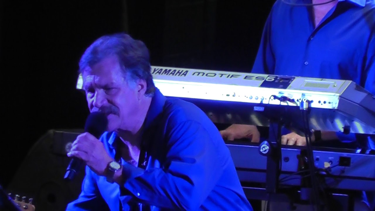 The Embers - LIVE - Far Away Places/Tighten Up