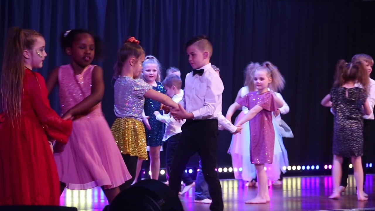 Bluebell Primary School - Dance With Me Tonight - Party Time (2021)