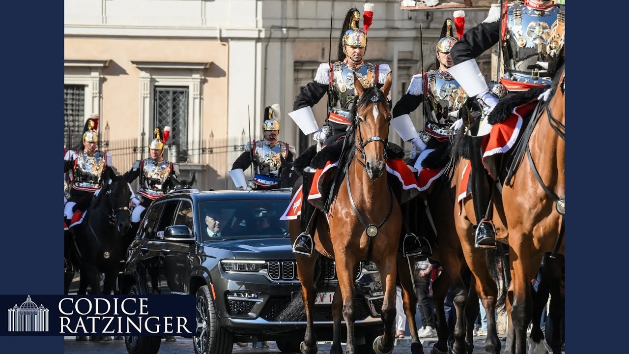 Leone XIV da Mattarella: il cerimoniale coi Corazzieri e stola con la TIARA parlano di legittimità