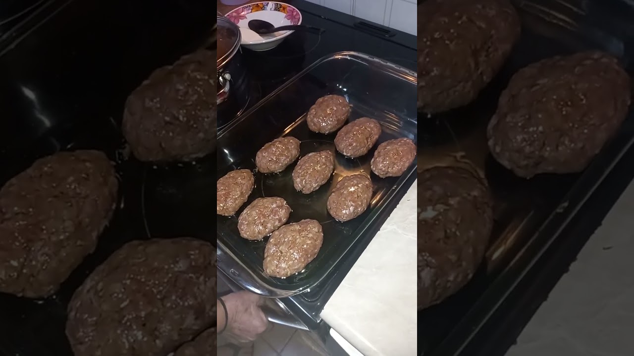 Μπιφτέκια με σάλτσα στο φούρνο και χυλοπίτες