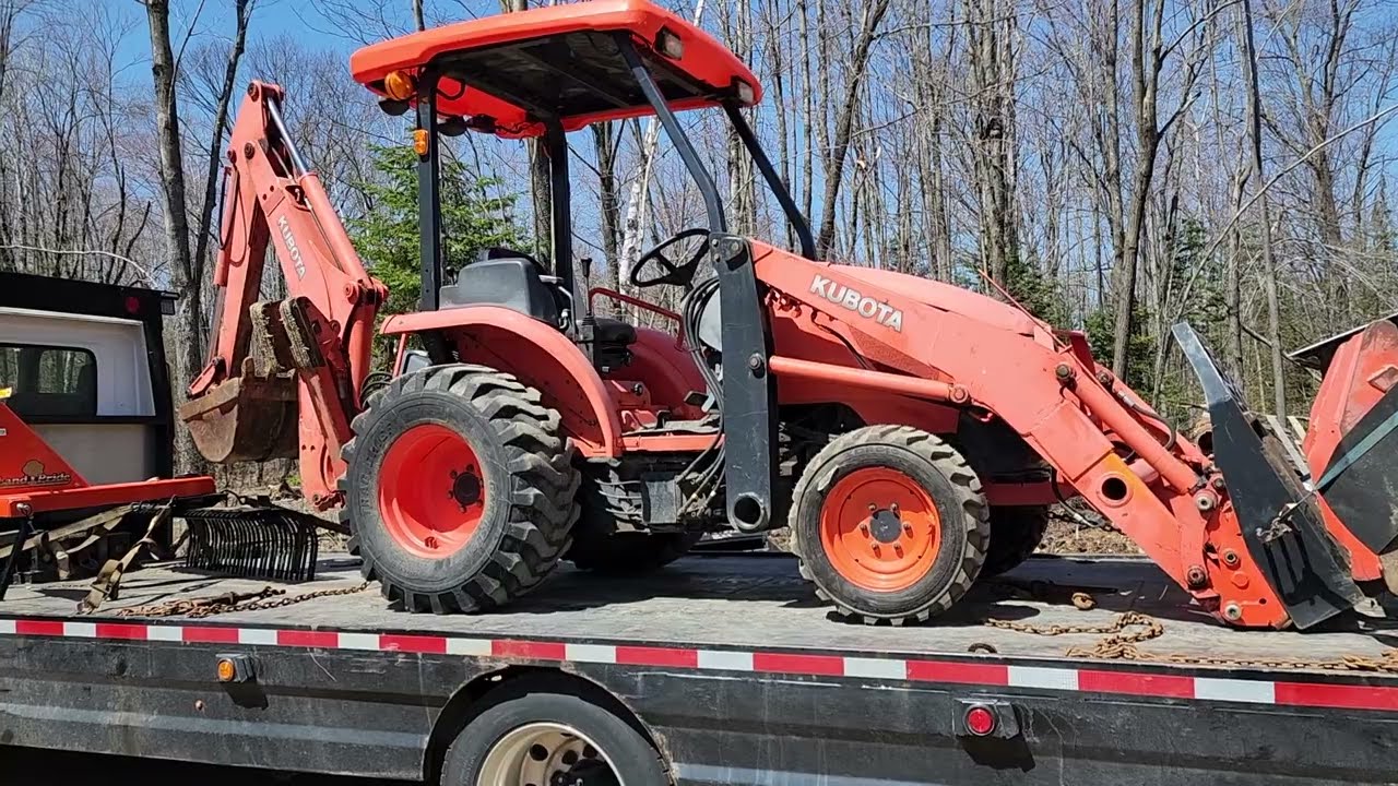 Kubota L39 backhoe addition to the sawmill yard.
