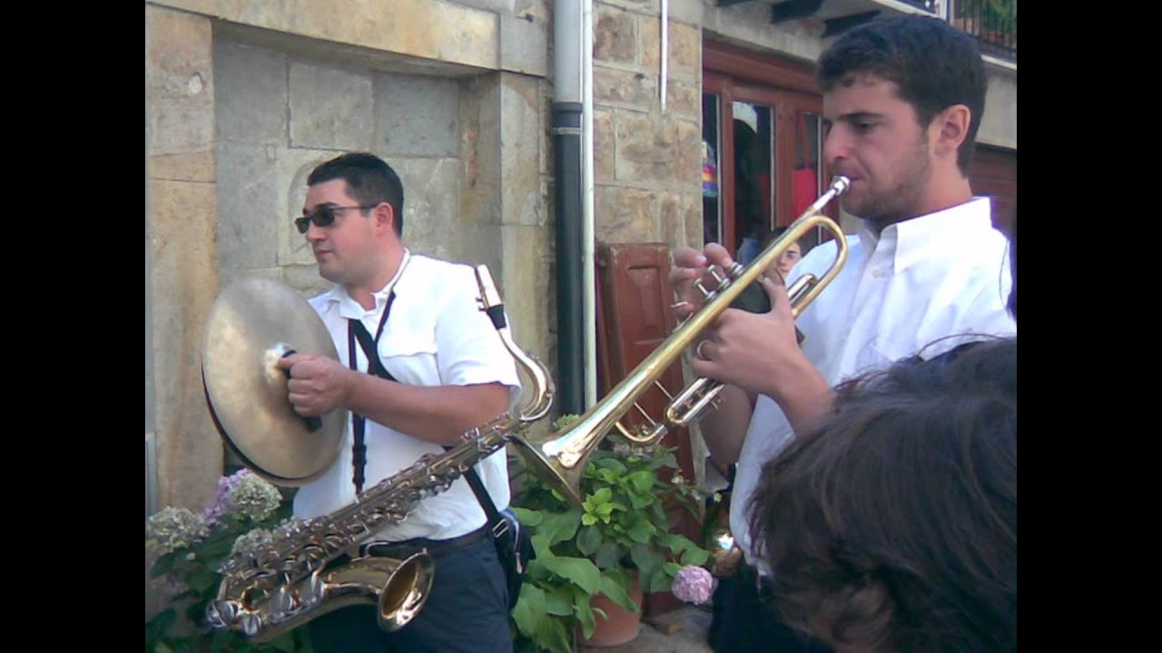 Ass. Banda Musicale Città di Geraci esegue Mondial del M° Perrini