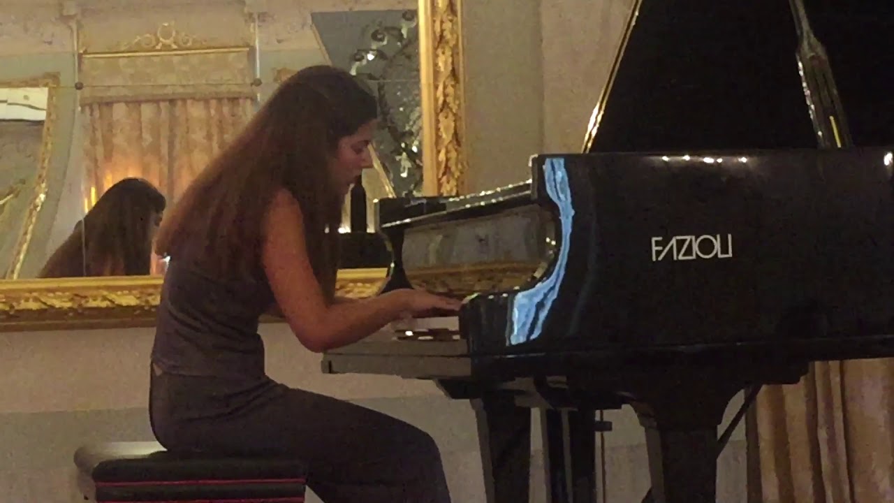 GIULIA PRENNA suona di J. Haydn -  sonata in F Major Hob. XVI:23