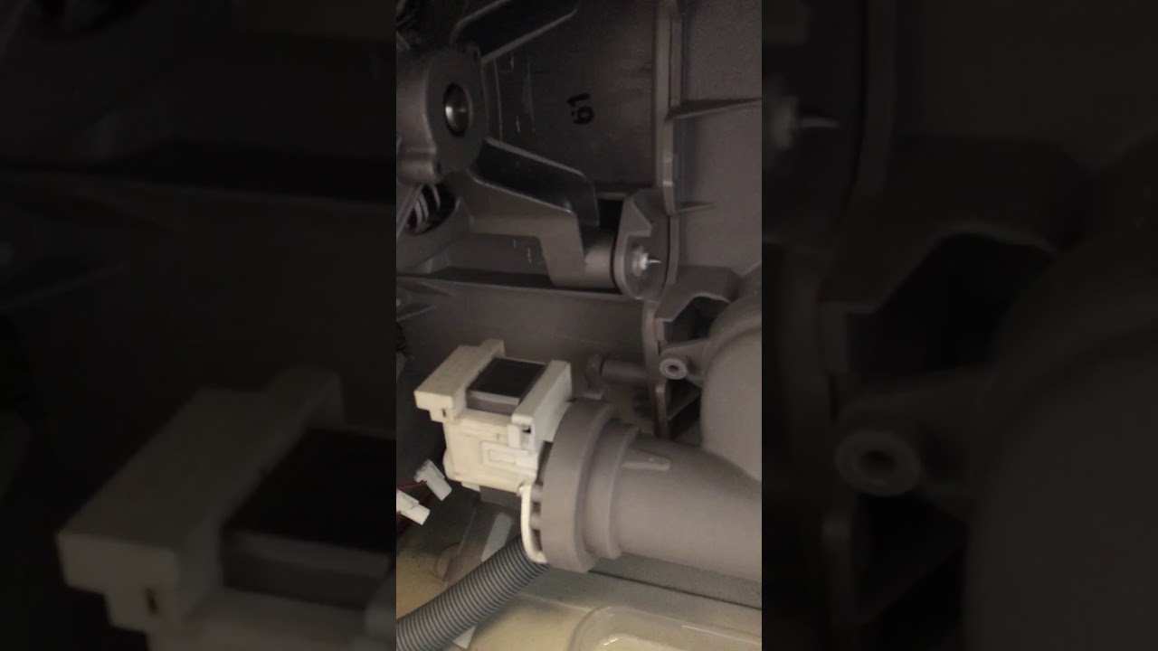 Zanussi xxl Lindo 300 water pump location ( no Filter)