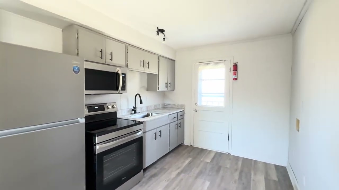 2121 Bracey Circle B 