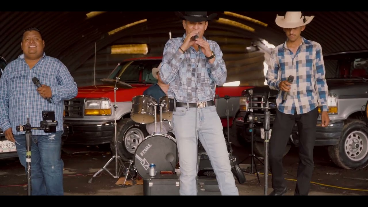 Oriundo De La Sierra - Hugo Ortuño y Su Selección Norteña - Corridos En Vivo 2023