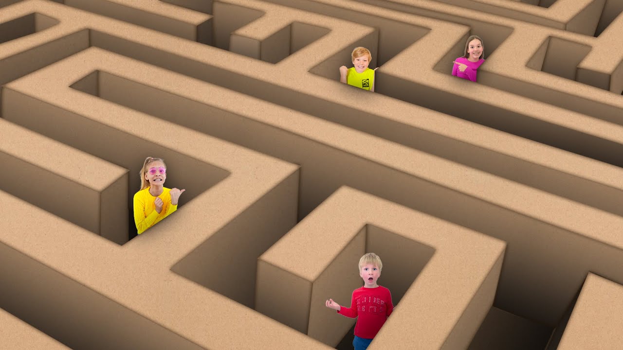 Amelia & Arthur build a Maze to hide from Dad