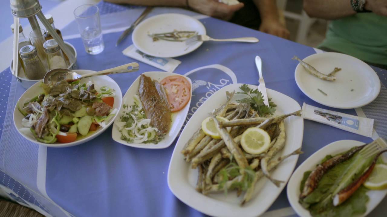 Ο Γιάννης μας δείχνει τι περιλαμβάνει το παραδοσιακό τραπέζι της Λέρου! #elladakonta