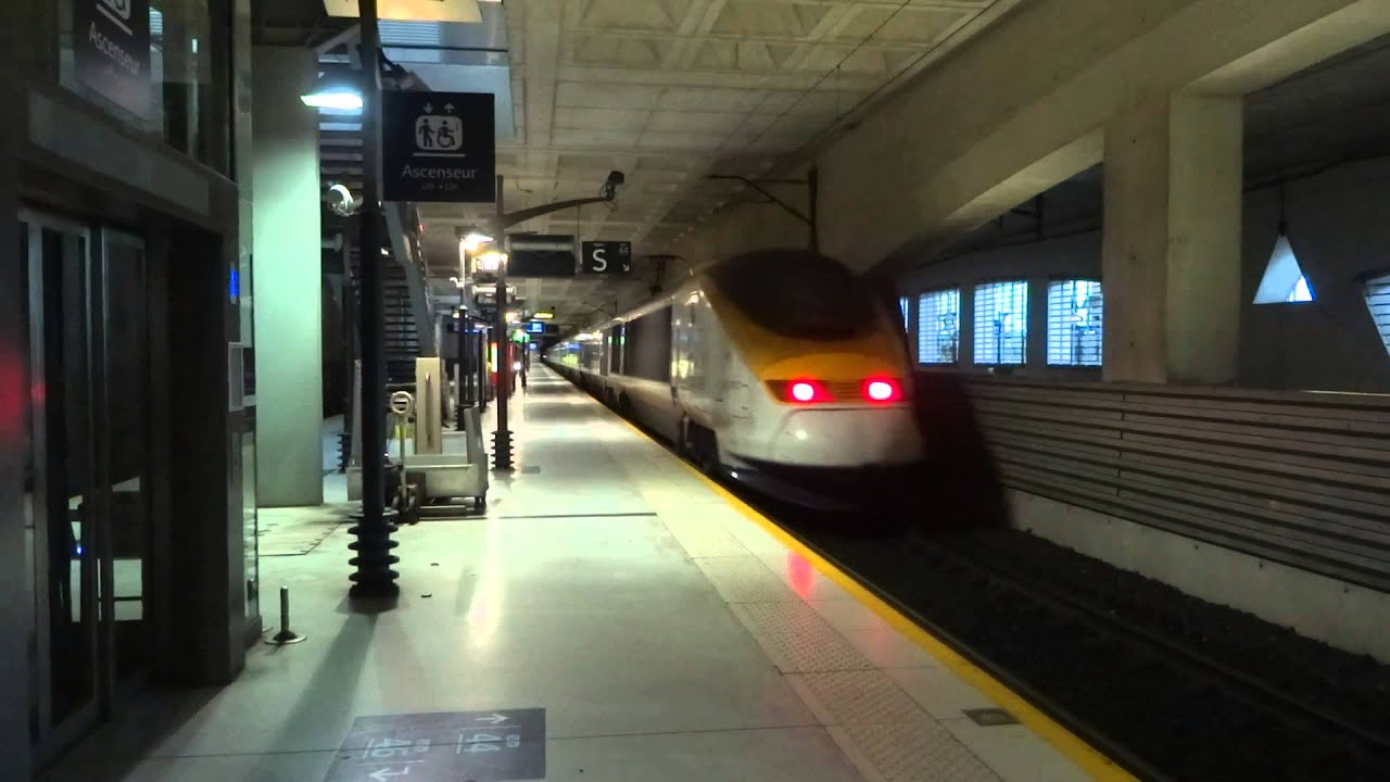 Eurostar train departing Gare De Lille Europe