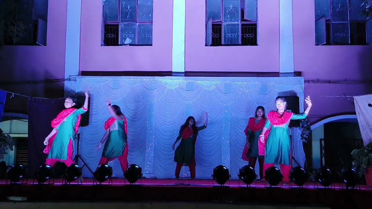 Chinnachiru kudilile-Christmas dance.     #dance #militarylines #chinna #christmas 
