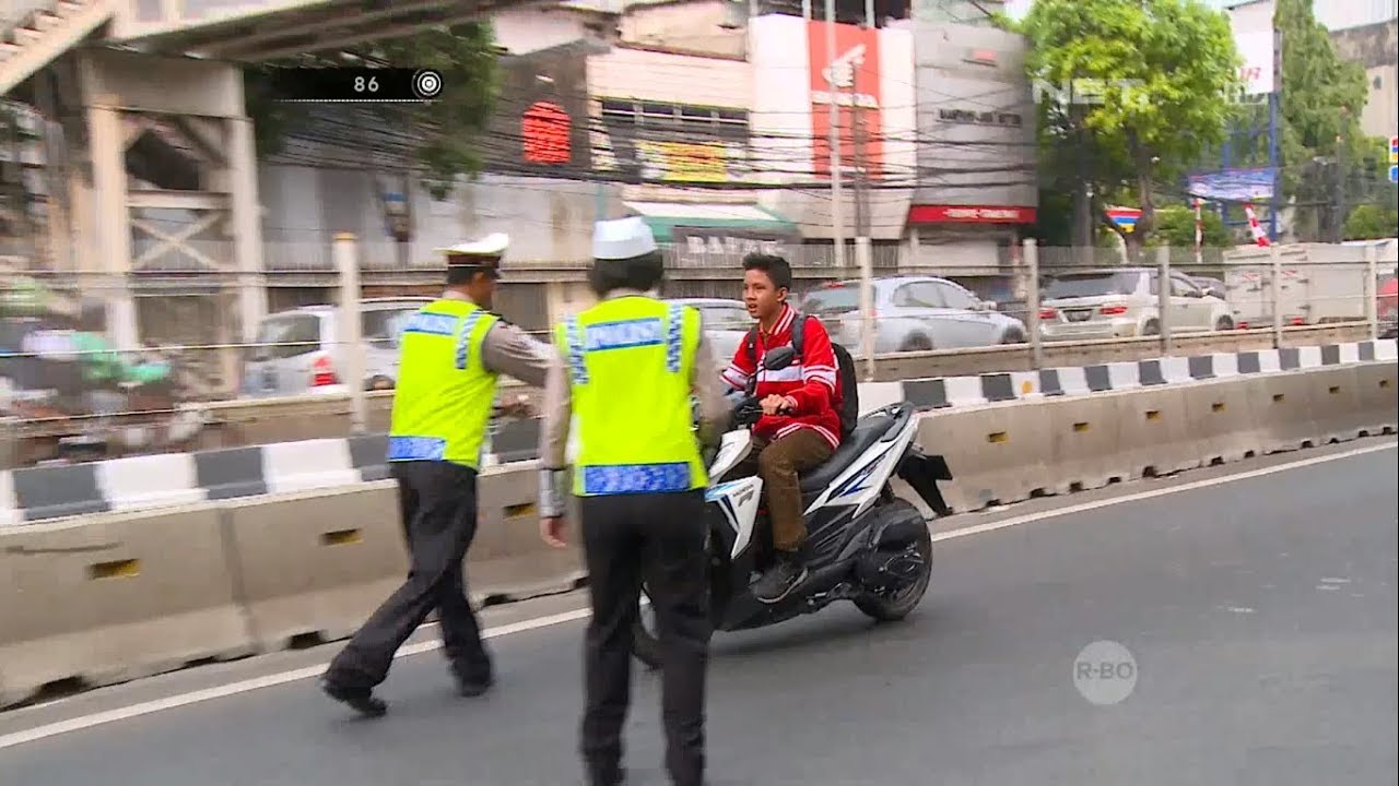 Diberhentikan karena Melanggar Pemuda ini Mencoba Kabur dan Menabrak Polisi