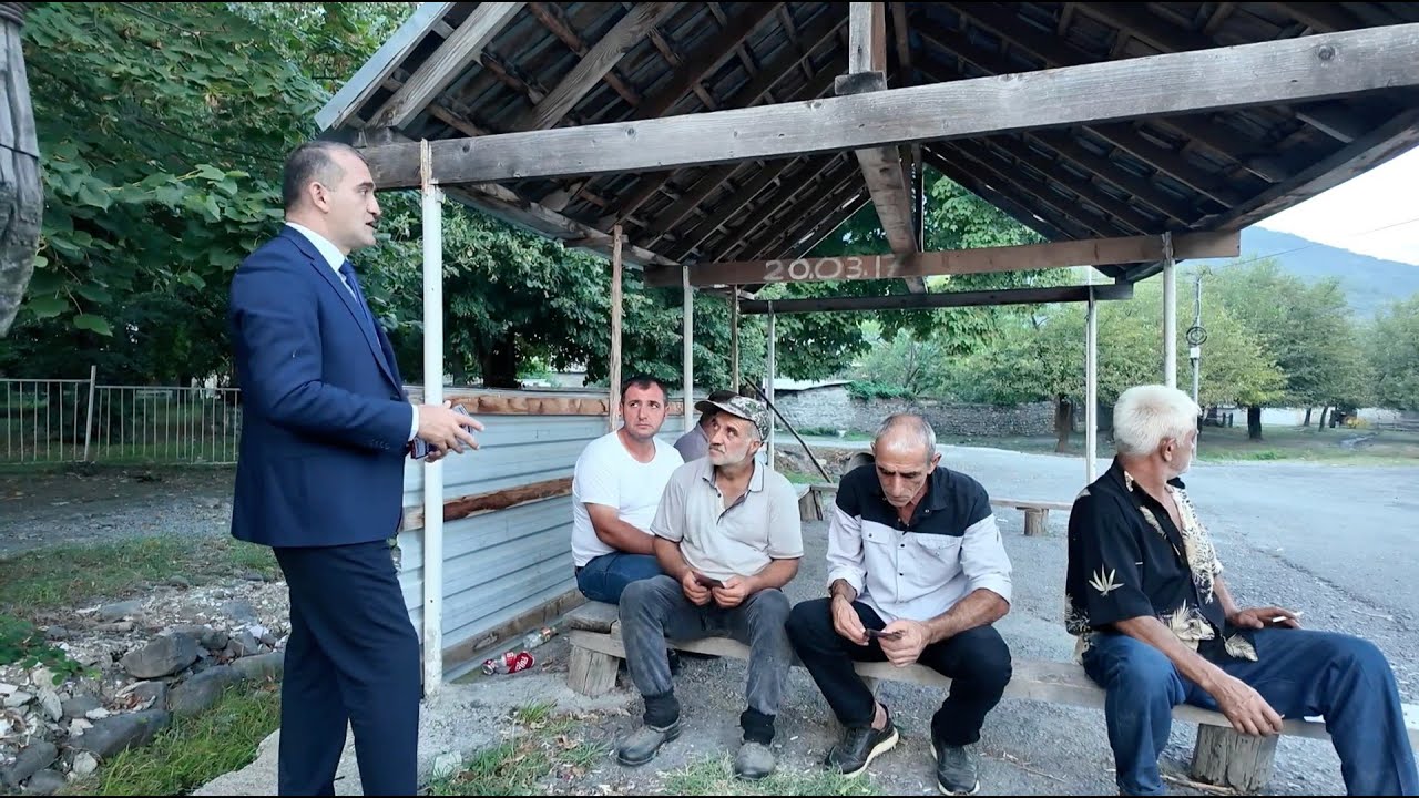 Deputatlığa namizəd Əhməd Şahidov Qax rayonu Əmbərçay kəndində yerli sakinlərlə görüşüb