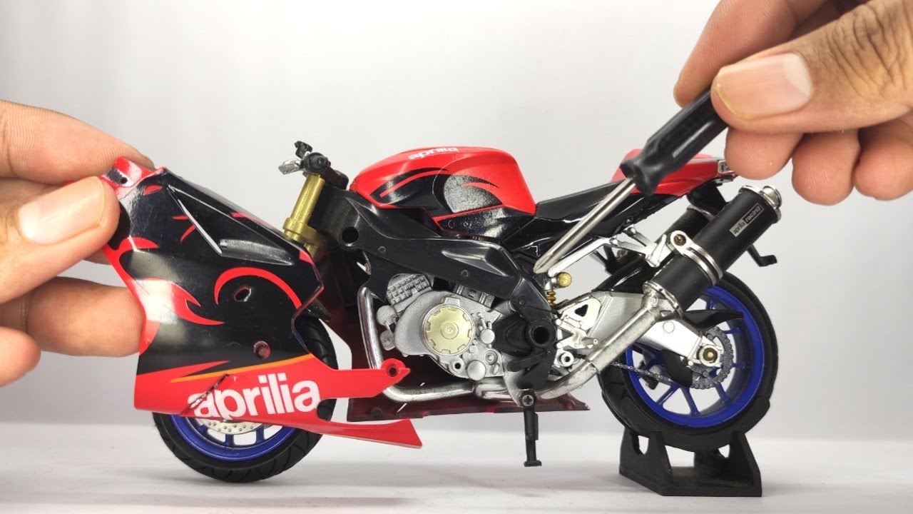 Assembly Aprilia RSV 1000R | Newray 1:12