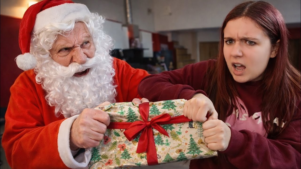 UN FAUX PÈRE NOEL VIENT VOLER NOS AFFAIRES ! - PINK LILY SHOW