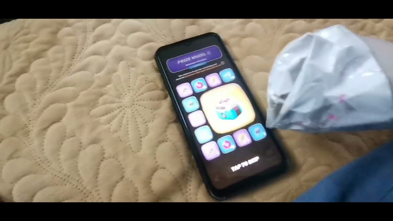 Shark puppet plays minion rush 