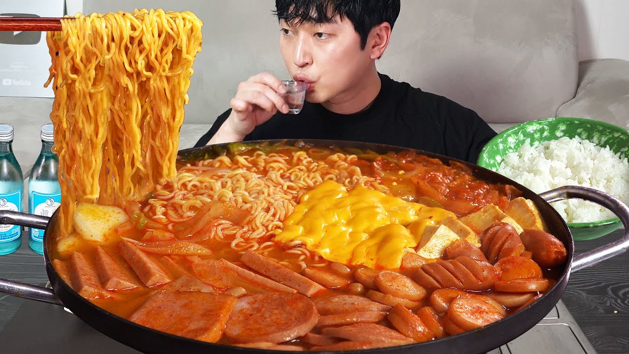 Пикантная колбаска! MUKBANG REALSOUND ASMR EatingSHOW