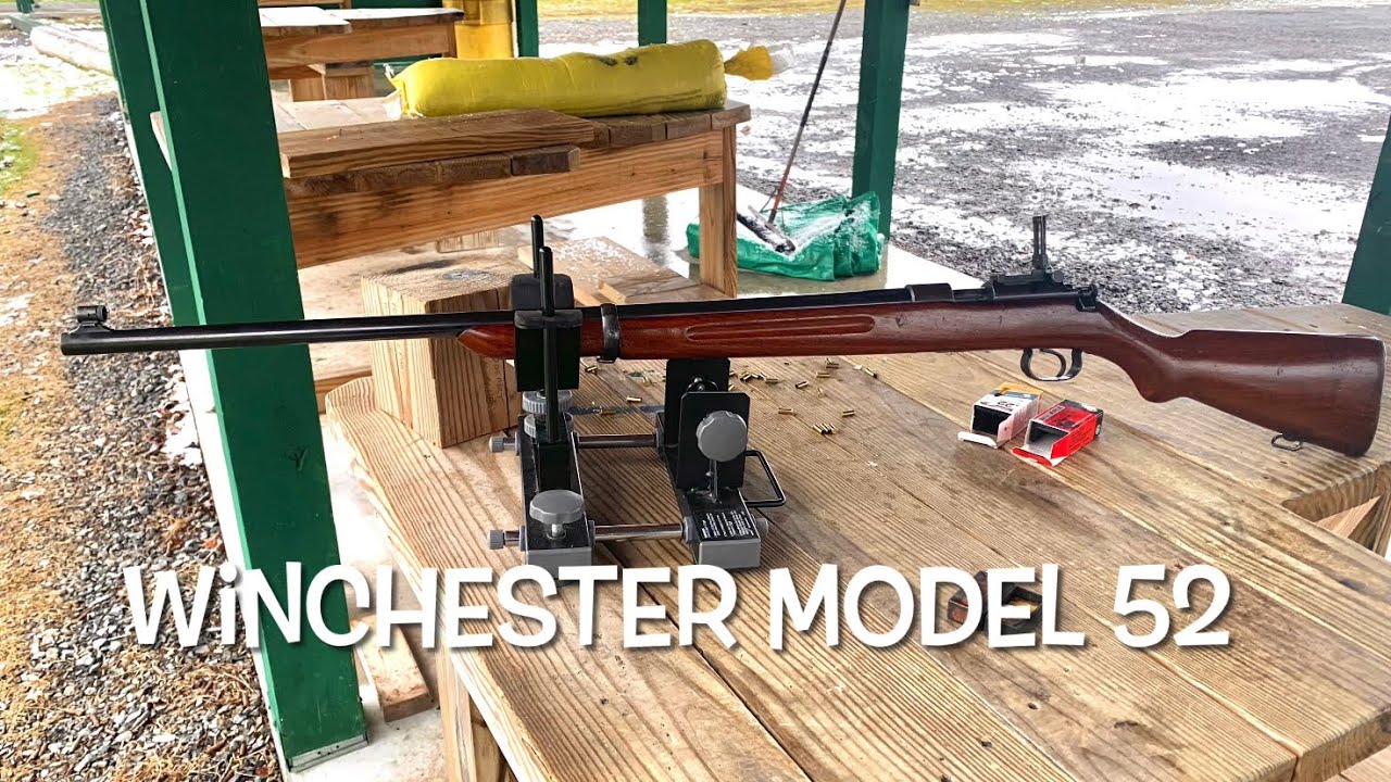 Очень ранняя модель Winchester 52 (до A), медленный затвор. На стрельбище, хороший снежный день.