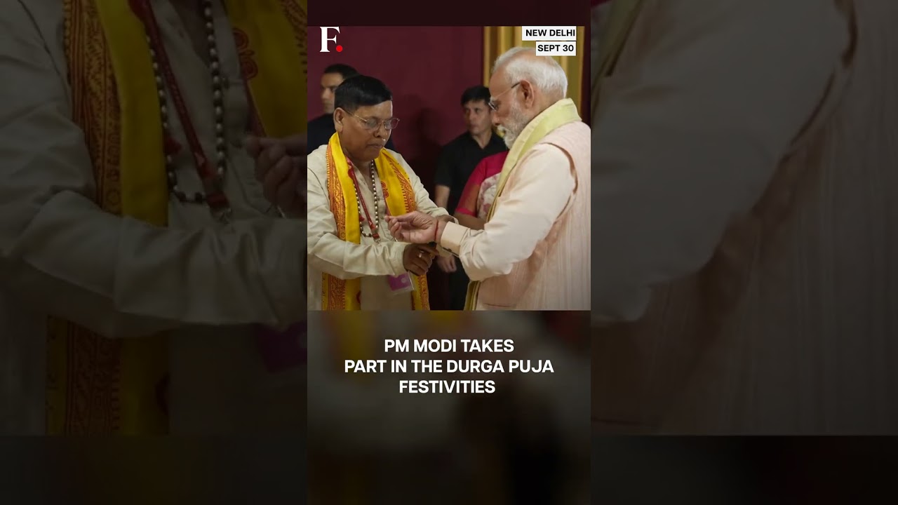 PM Modi Visits CR Park Durga Puja Pandal | Subscribe to Firstpost | N18G