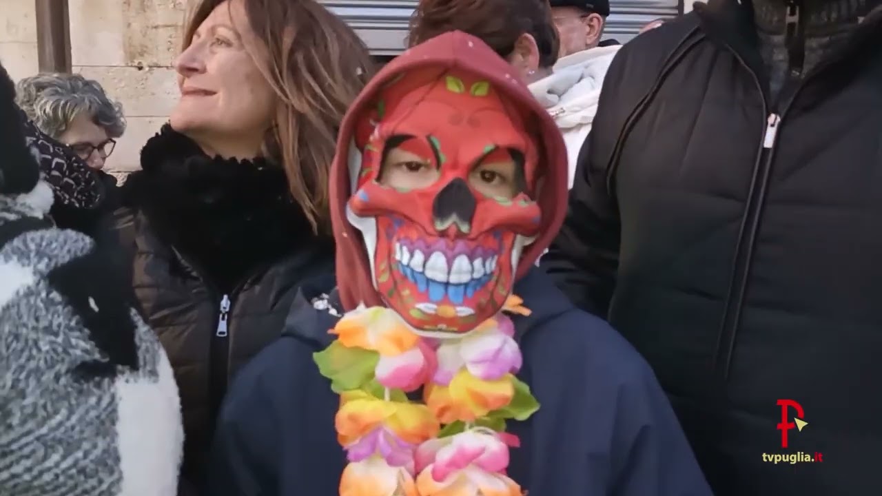 Putignano, al via la 632&ordf; edizione del Carnevale: la prima sfilata accende la festa del Sud Italia