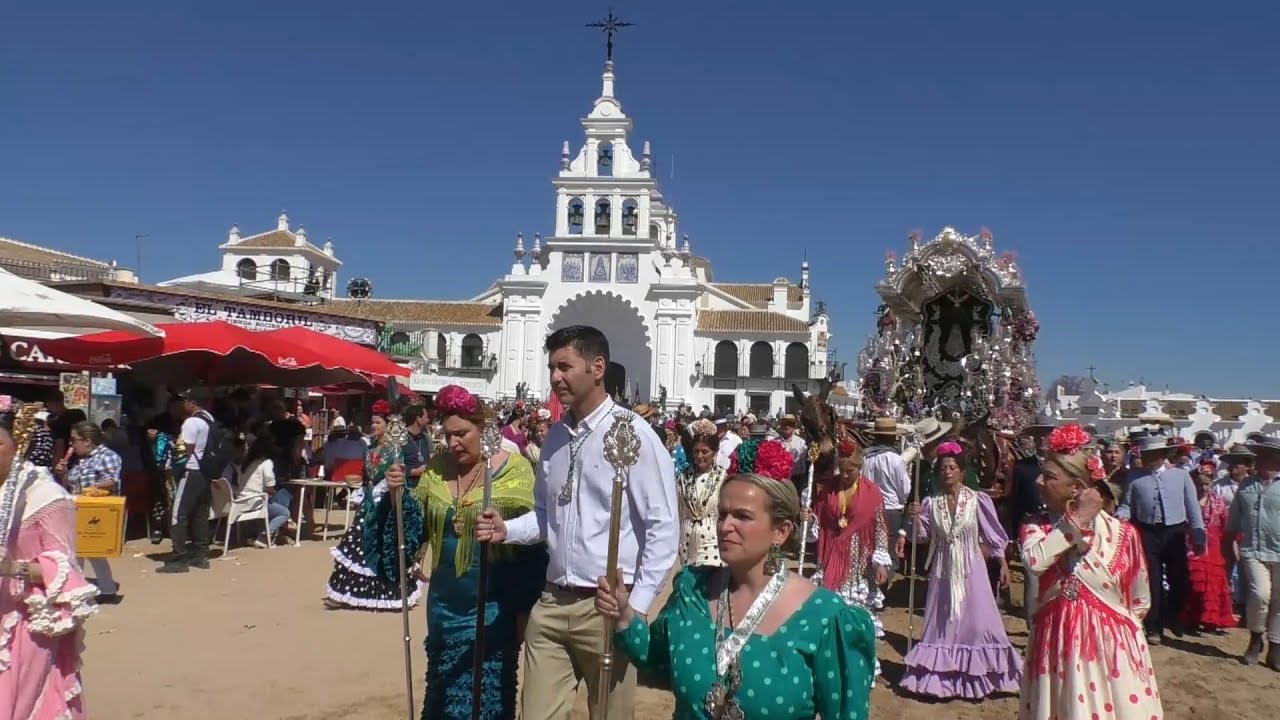 Presentación ante la Virgen del Rocío del Simpecado de la Hermandad de Valverde
