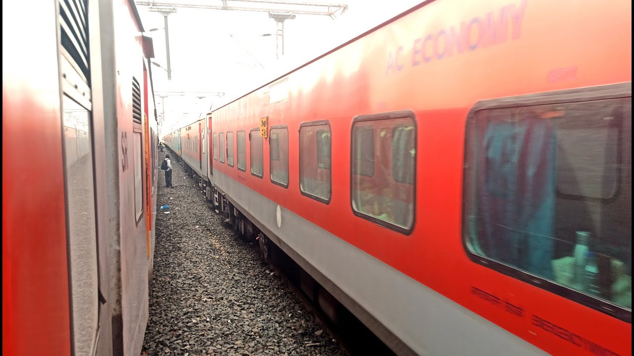 22647/Korba - Thiruvananthapuram North (Kochuveli) SF Express Arriving Tenali Junction