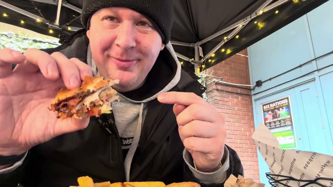 Palled Pork chicken burger 🍔 review ￼
