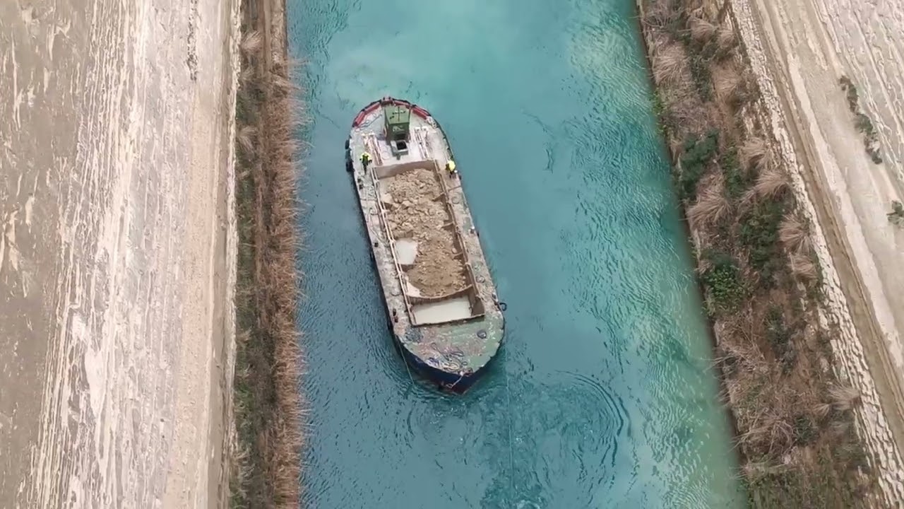 Η αυτοκινούμενη φορτηγίδα της Διώρυγας της Κορίνθου