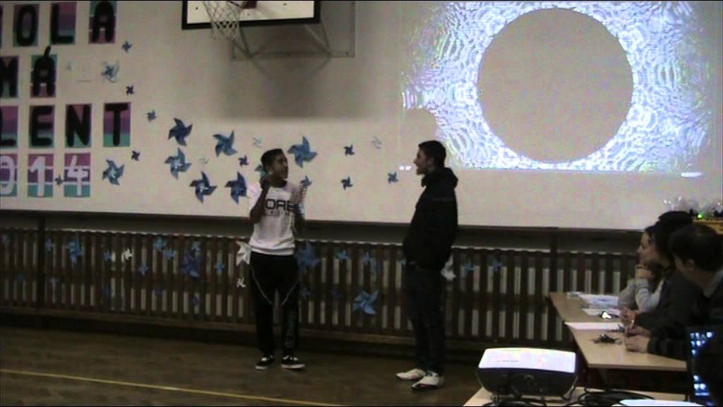 ZŠ Vítkov, nám. J. Zajíce, Talent 2014 - mimo soutěž zpívá Denis