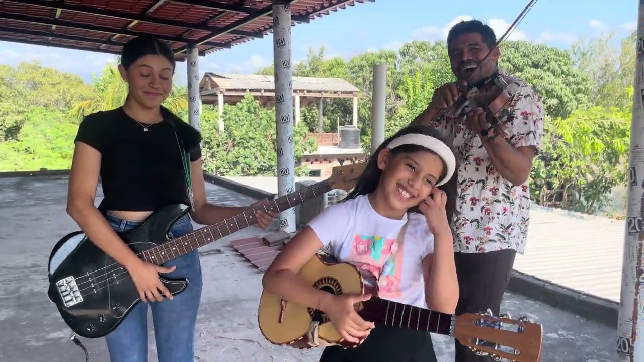 Estás niñas si que la saben bailar. Voces del alma alvizar 