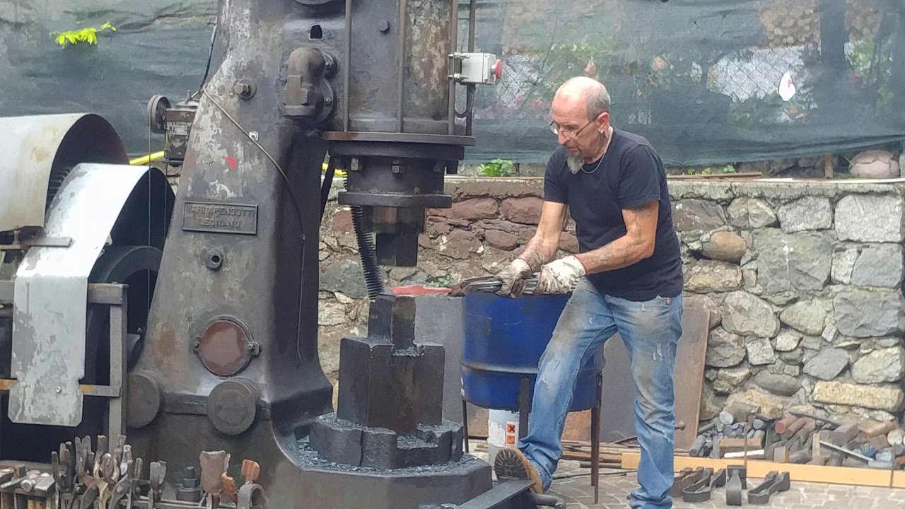 Lavorazione al Maglio alla Mostra mercato di Bienno 2019