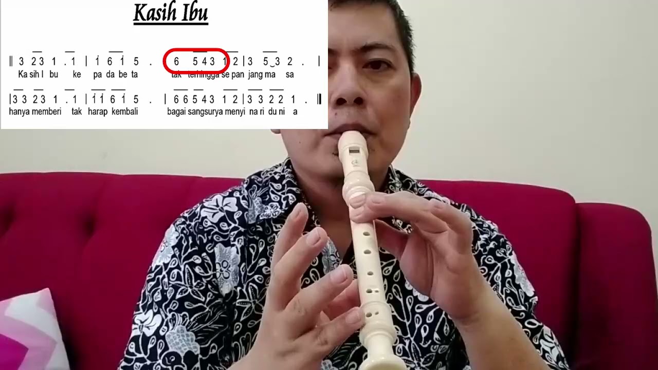 Memainkan Recorder Lagu Kasih Ibu