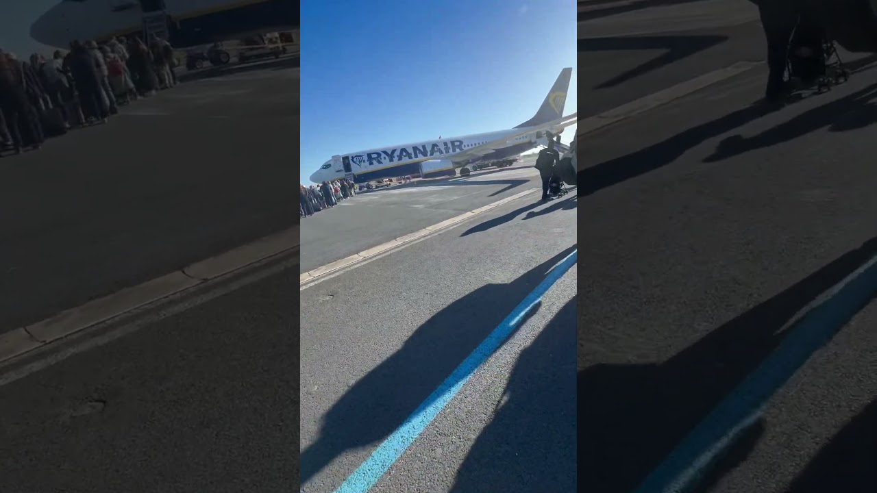 Walking to the aircraft in Bergerac🇫🇷 airport to London Stansted airport🇬🇧