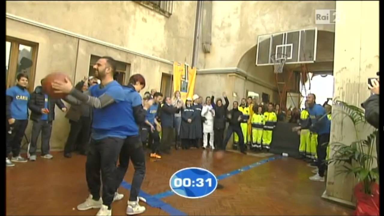 CARIATI - Mezzogiorno in famiglia | Prova Canestro Superata 12.03.2016