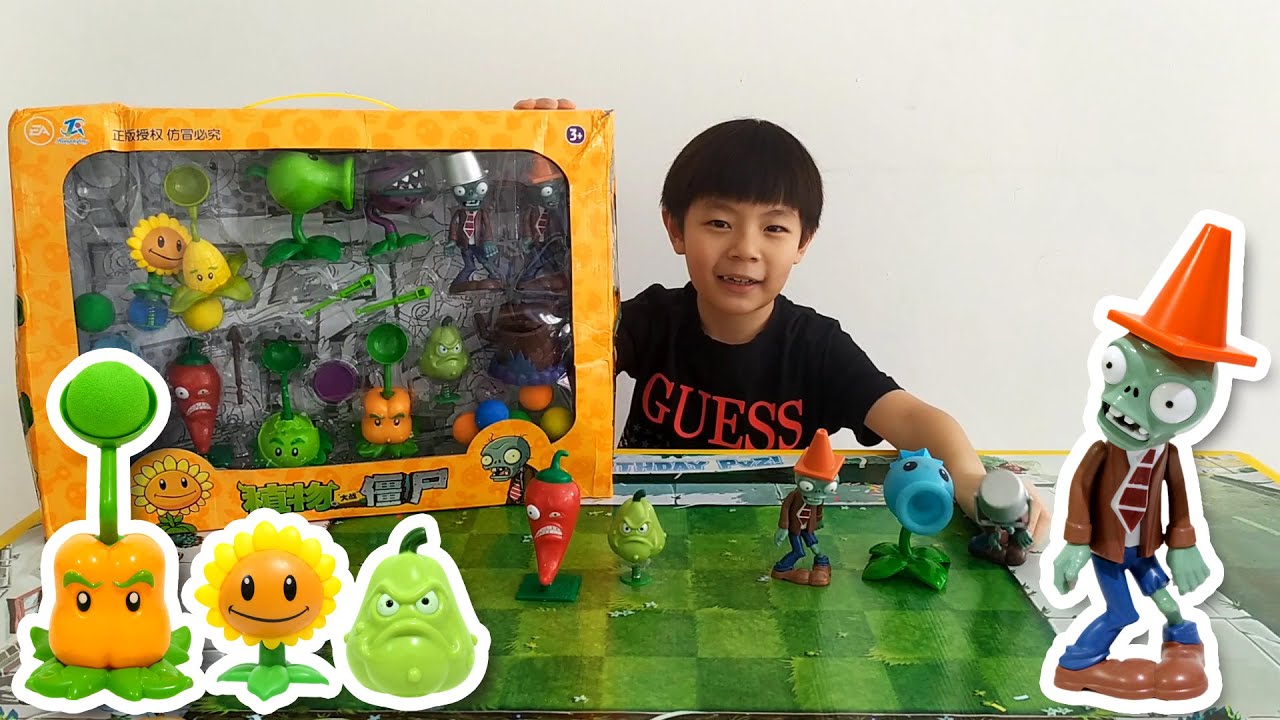 Unboxing Plants vs. Zombies toys with Ethan