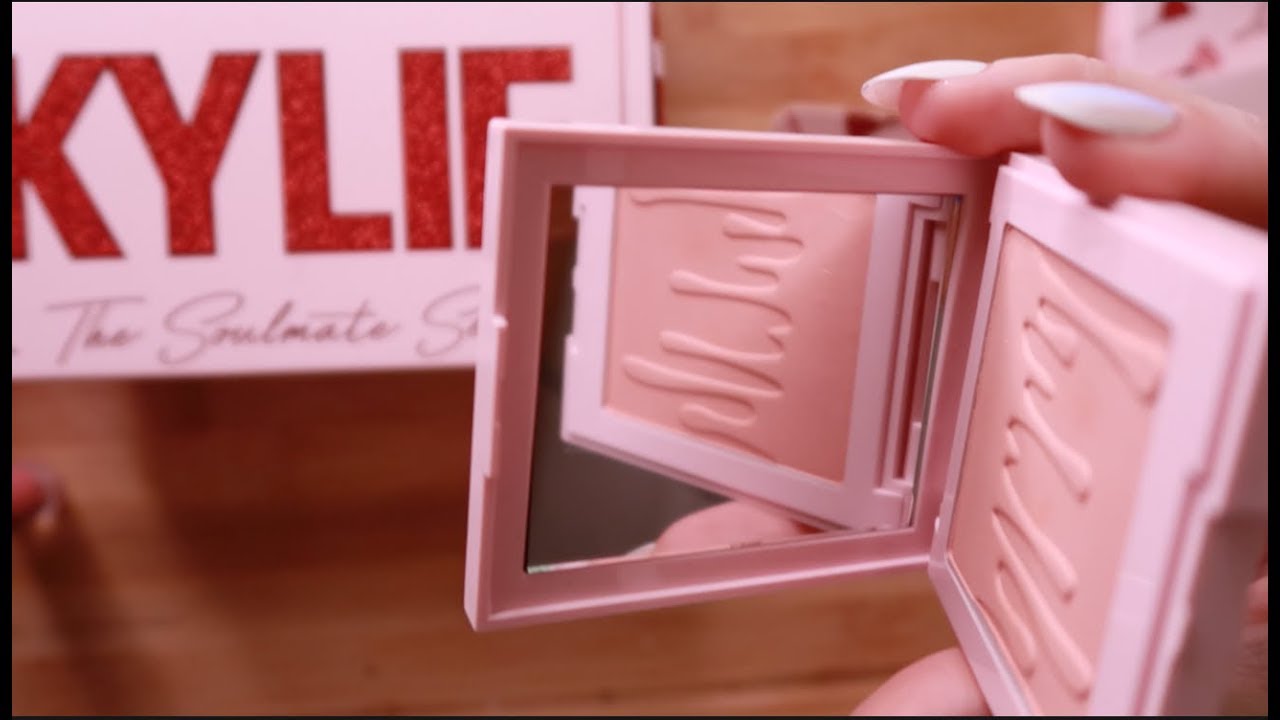 Kylie Jenner ASMR Valentine Collection 2019 (unboxing)