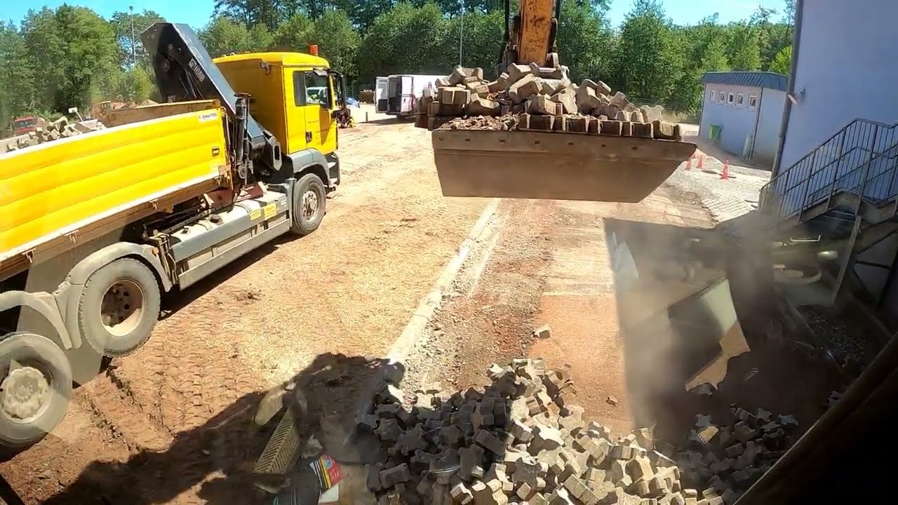 Bagger / Liebherr Mobilbagger A920 / Tiltrotator / erstellen einer Baugrube / Neubau , Anbau / GoPro