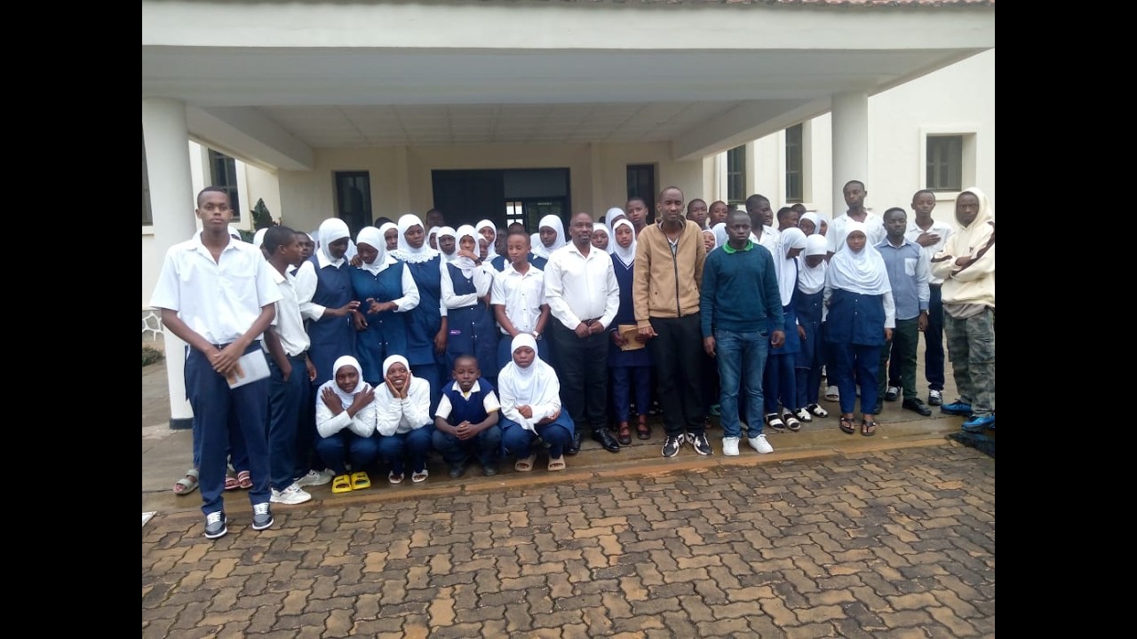 GS KAVUMU MUSILMAN IFASHA ABANA KWIGIRA KU MATEKA YIFASHISHIJE INGORO NDANGAMURAGE. MUSEUM RWESERO.