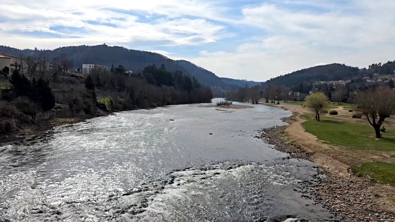 Aurec-sur-Loire (43110) #hauteloire #auvergnerhônealpes #aurecsurloire #loire #rivière #rivièreloire
