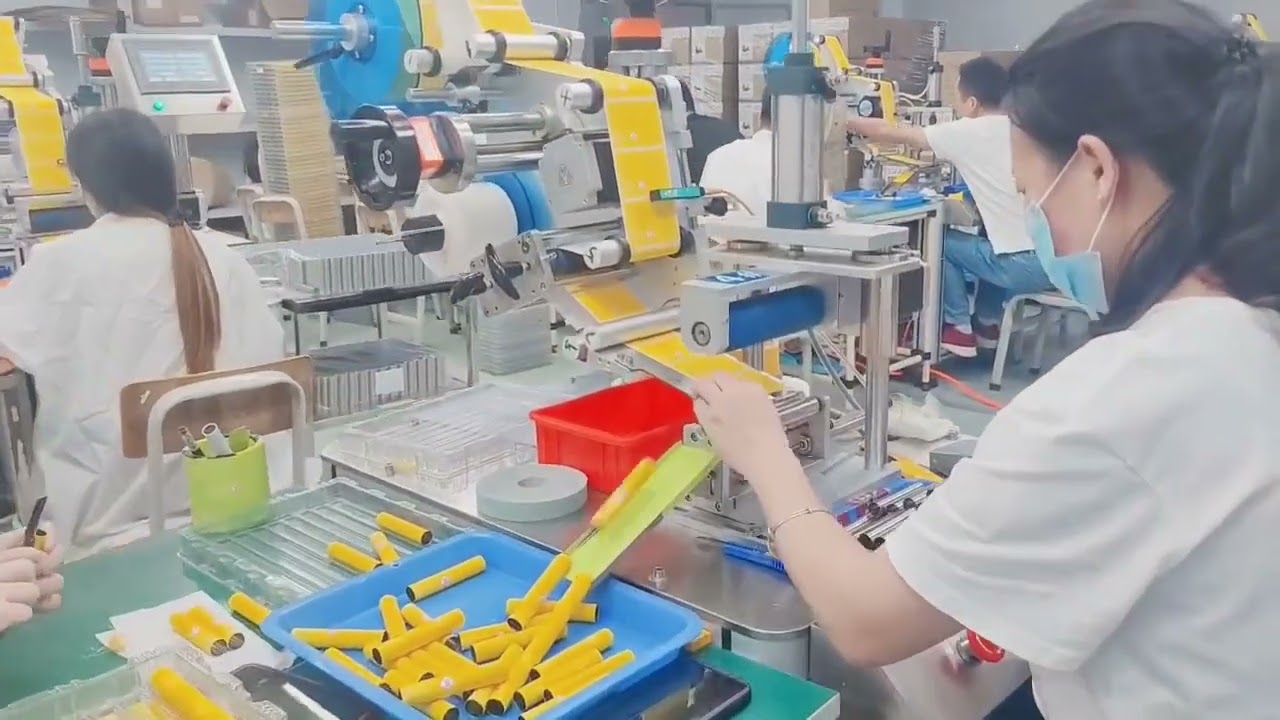 Desktop high accuracy vape tube bottle labeling machine operation video