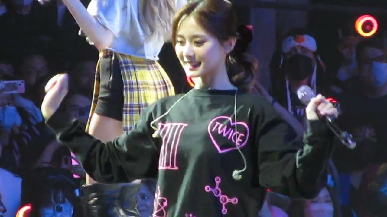 220226 Twice (트와이스) - Signal Fancam Tzuyu Sana Nayeon Focus 4th World Tour 