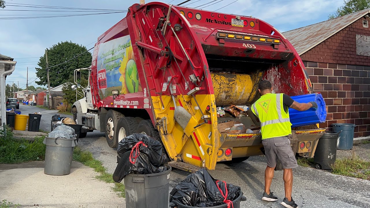 Fast Penn Waste Garbage Truck VS Alley Recycling