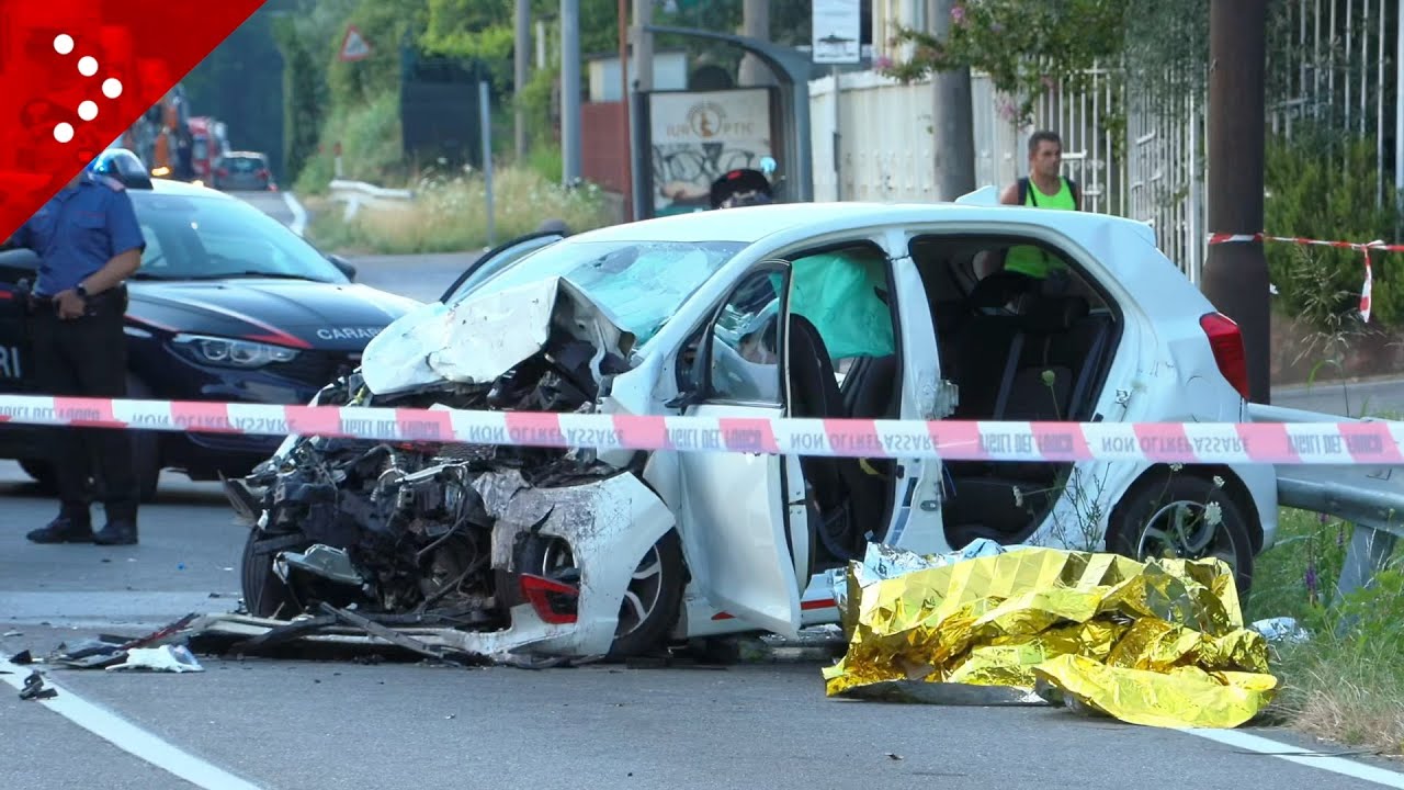 Incidente tra un'auto e un mezzo pesante a Monte Marenzo, nel lecchese: due morti e due feriti