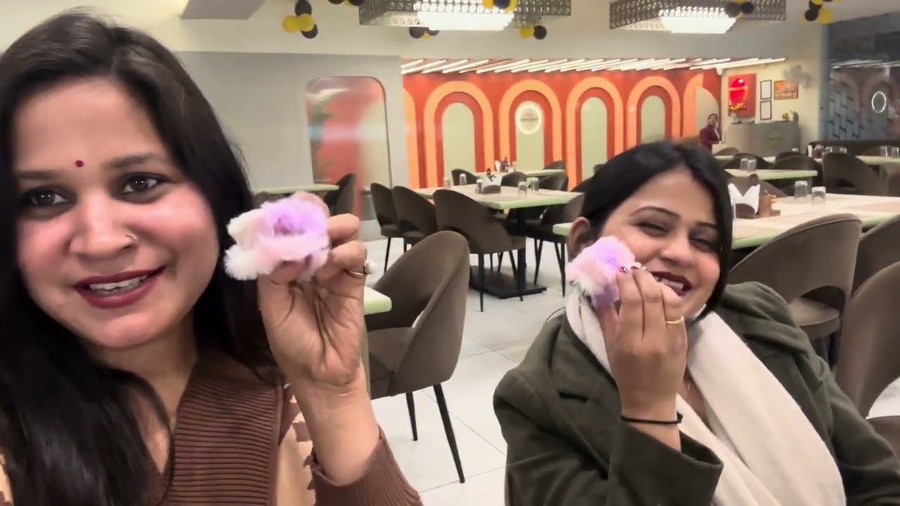Dheko na Kitty me kya mila 🤣😄 #vlogger #vloggerlife #virl #virlvideo #vlogging 