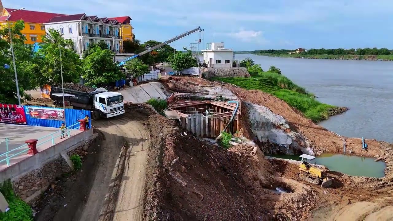 Perfectly Finished! For Processing Of Filling Dam With Dump Truck TRAGO 24TON And Expert Dozer D31A