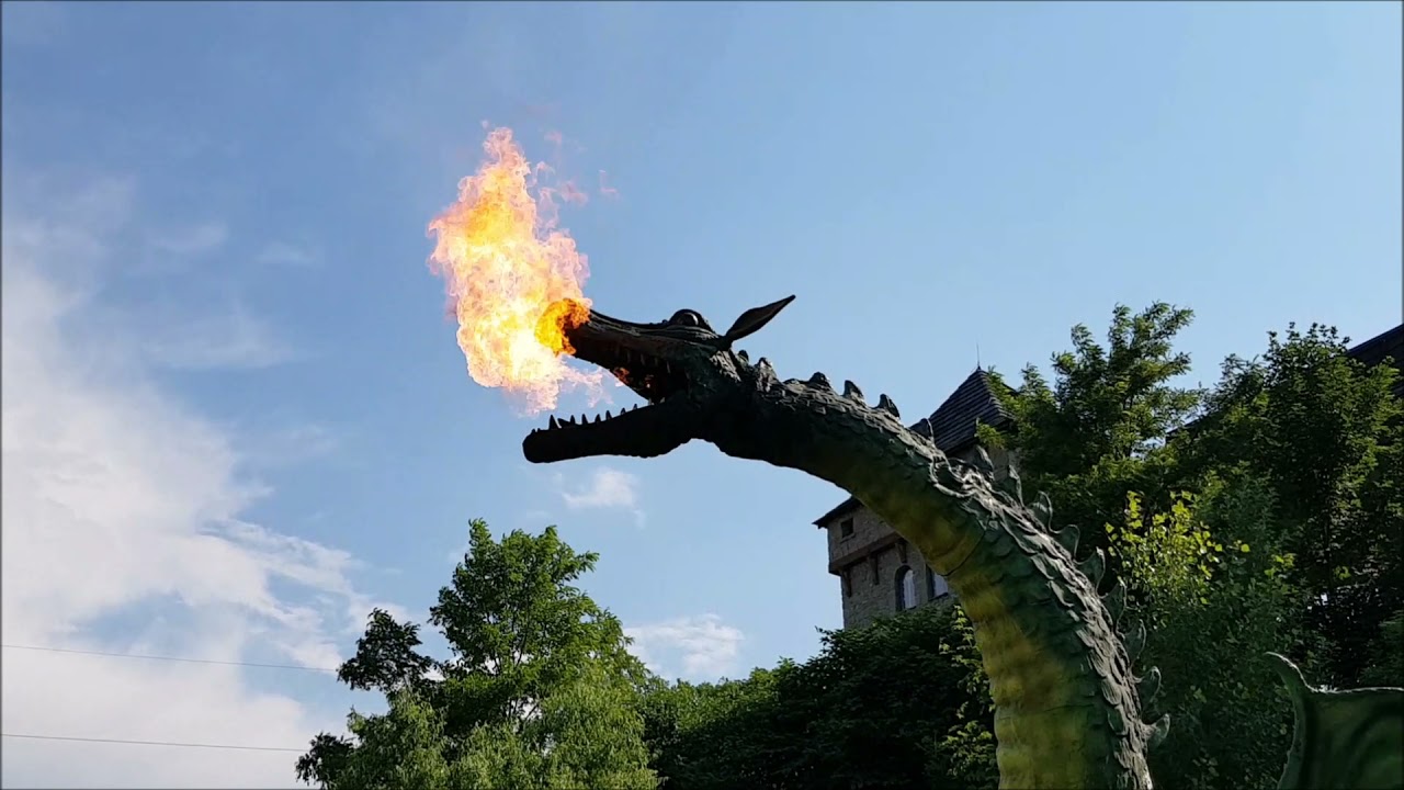 REAL! Dragon Belching Fire - Inwałd - smok ogniem ziejący