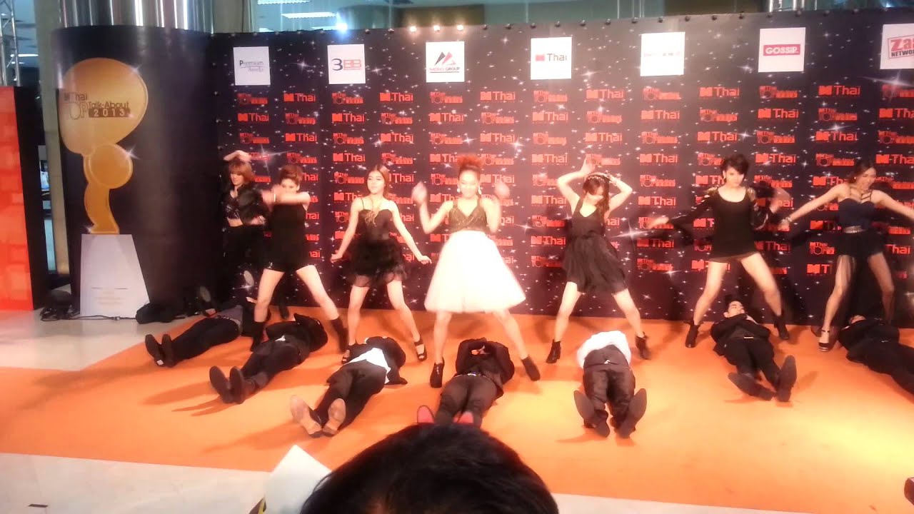 Flash mob @Mthai Top Talk-About 2013
