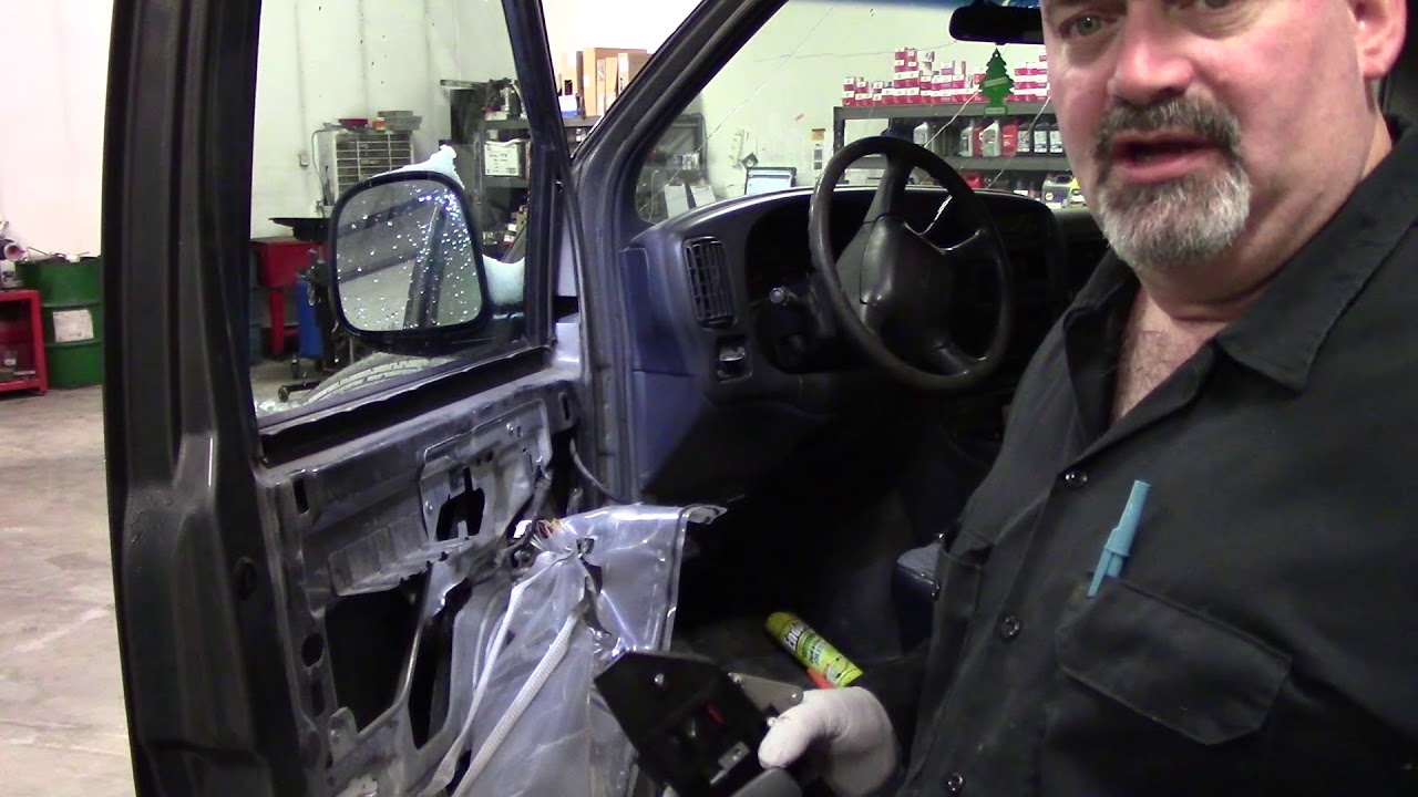 Замена внутренней дверной ручки Chevrolet Express/GMC Savanna