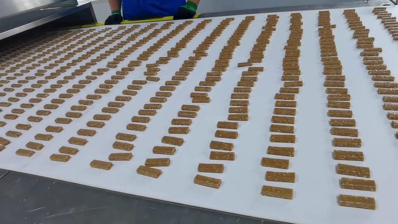 ligne de production de barres chocolat&eacute;es, machine de confiserie, machine d'emballage automatique