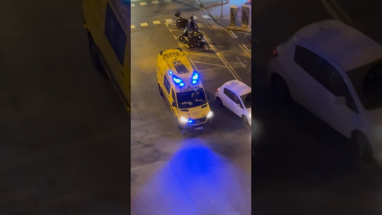 Ambulancia SVB de emerg&egrave;ncies m&egrave;diques acudiendo a servicio urgente #ambulancia #112 #SEM #emergency